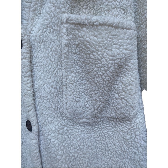 Pac Sun Unisex Faux Fur White Shacket I Size: M/L - Picture 4 of 14